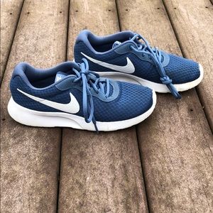 Nike Tanjun aqua blue sneakers